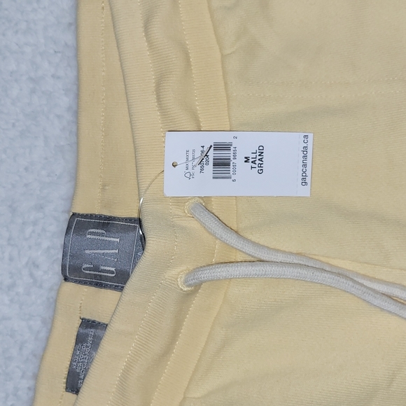 2 for $25 NWT Gap Tall Medium Shorts - Picture 2 of 9